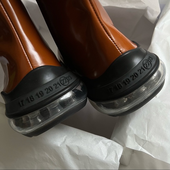 MAISON MARGIELA
Tabi Airbag boots - Picture 4 of 14